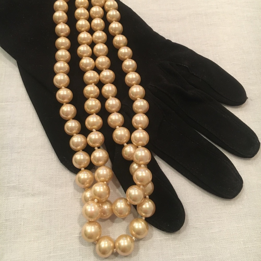 VTG 80's Double Strand Faux Pearl Necklace w/ Gold Tone Clasp in Good VTG Cond.